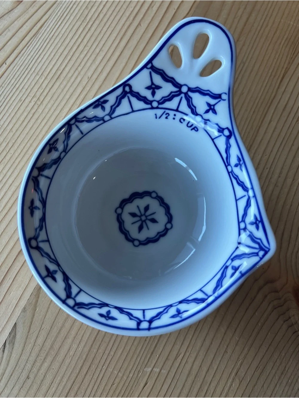 Pier 1 Ceramic Nesting Measuring Cups